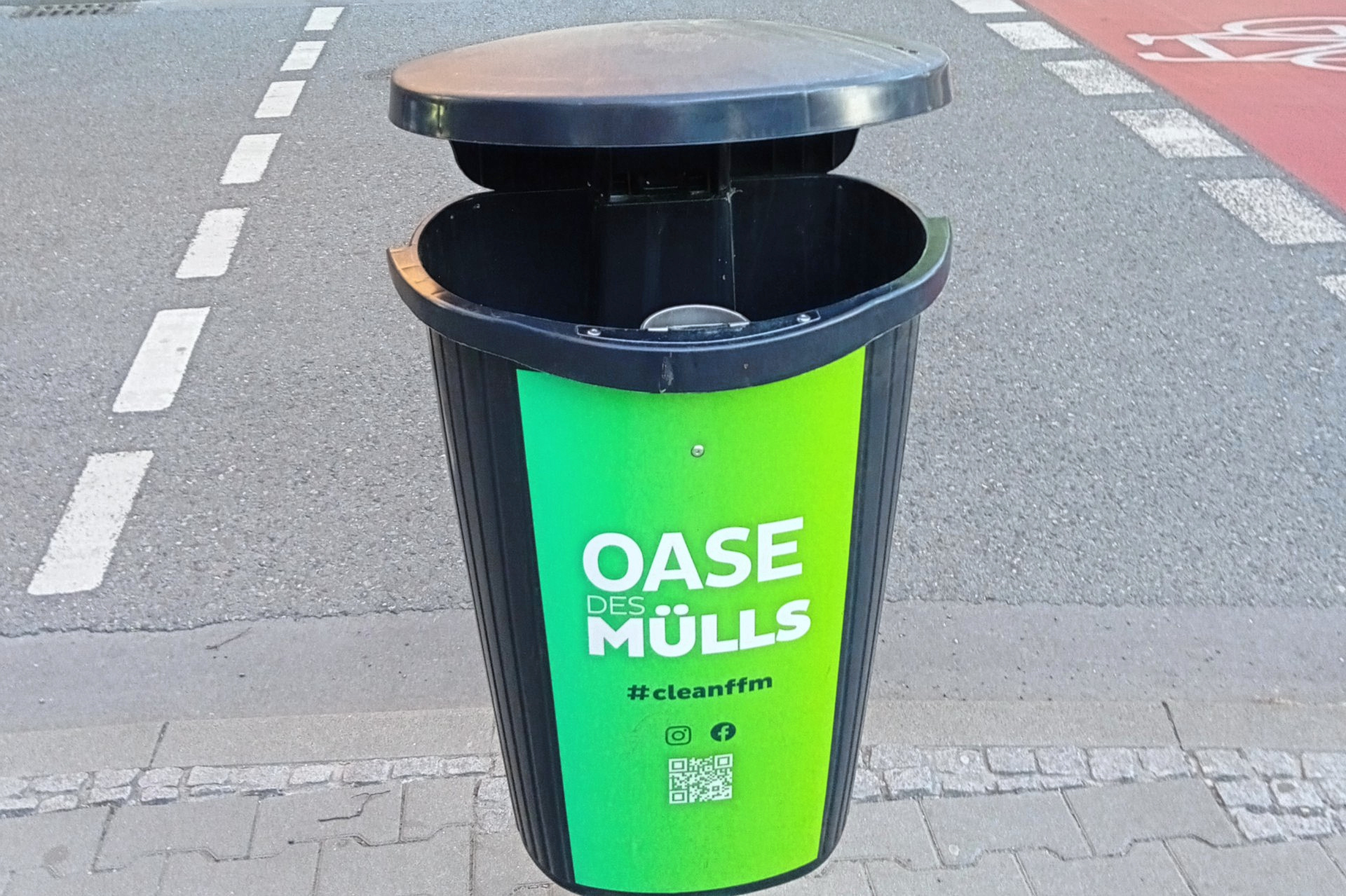 Frankfurt am Main, Unterliederbach, Sieringstraße, Königsteiner Straße, Oase des Mülls