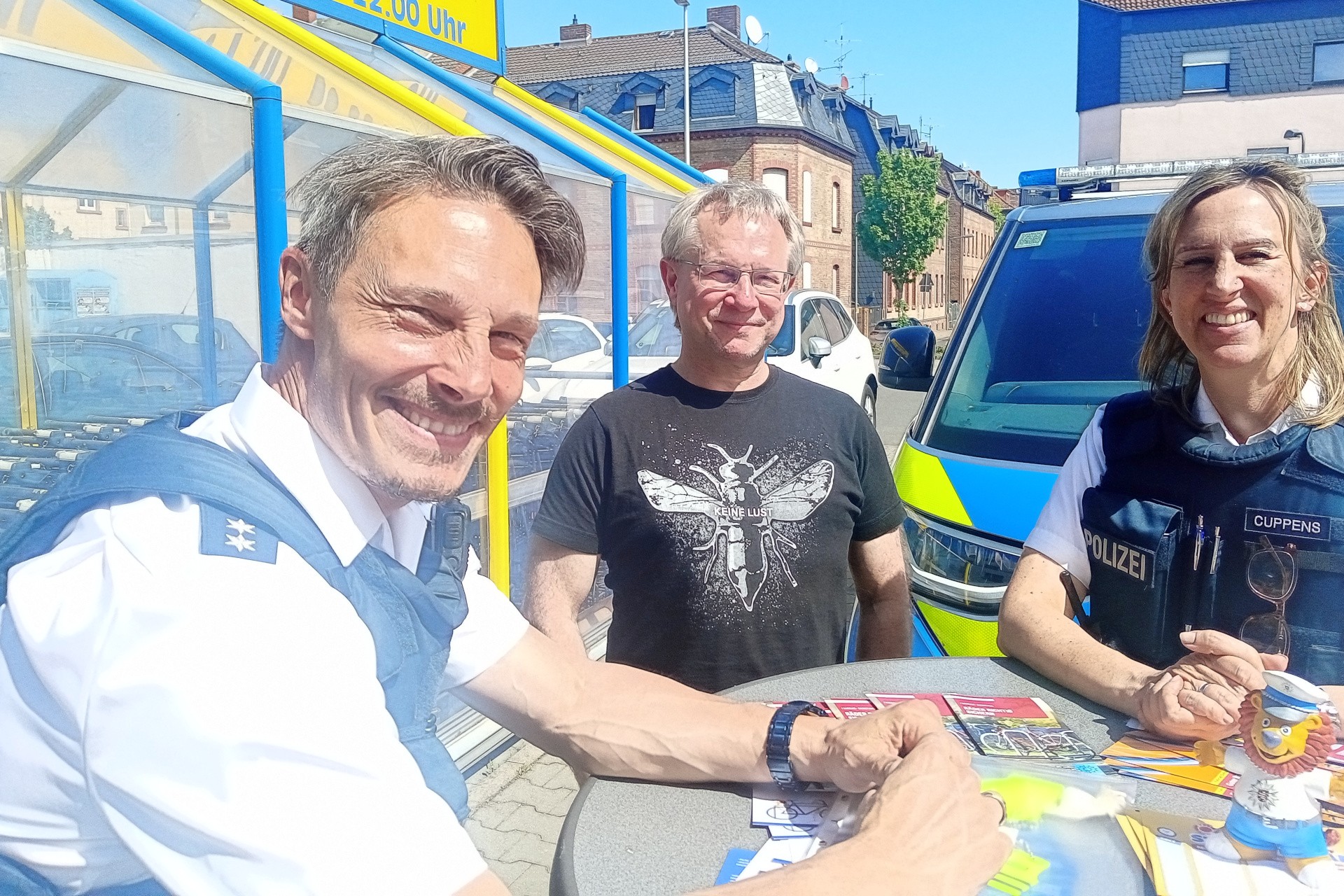 Frankfurt am Main, Unterliederbach, Soonwaldstraße, Sicherheitsfrühstück