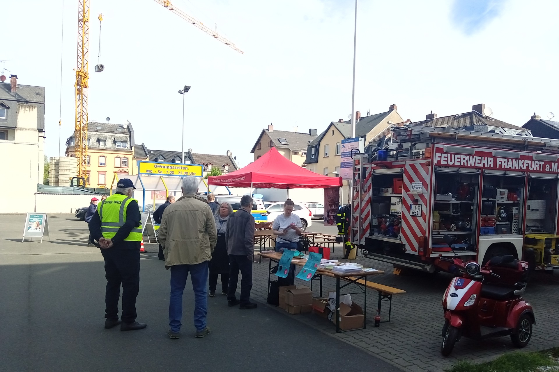 Frankfurt am Main, Unterliederbach, Edeka-Parkplatz, Soonwaldstraße