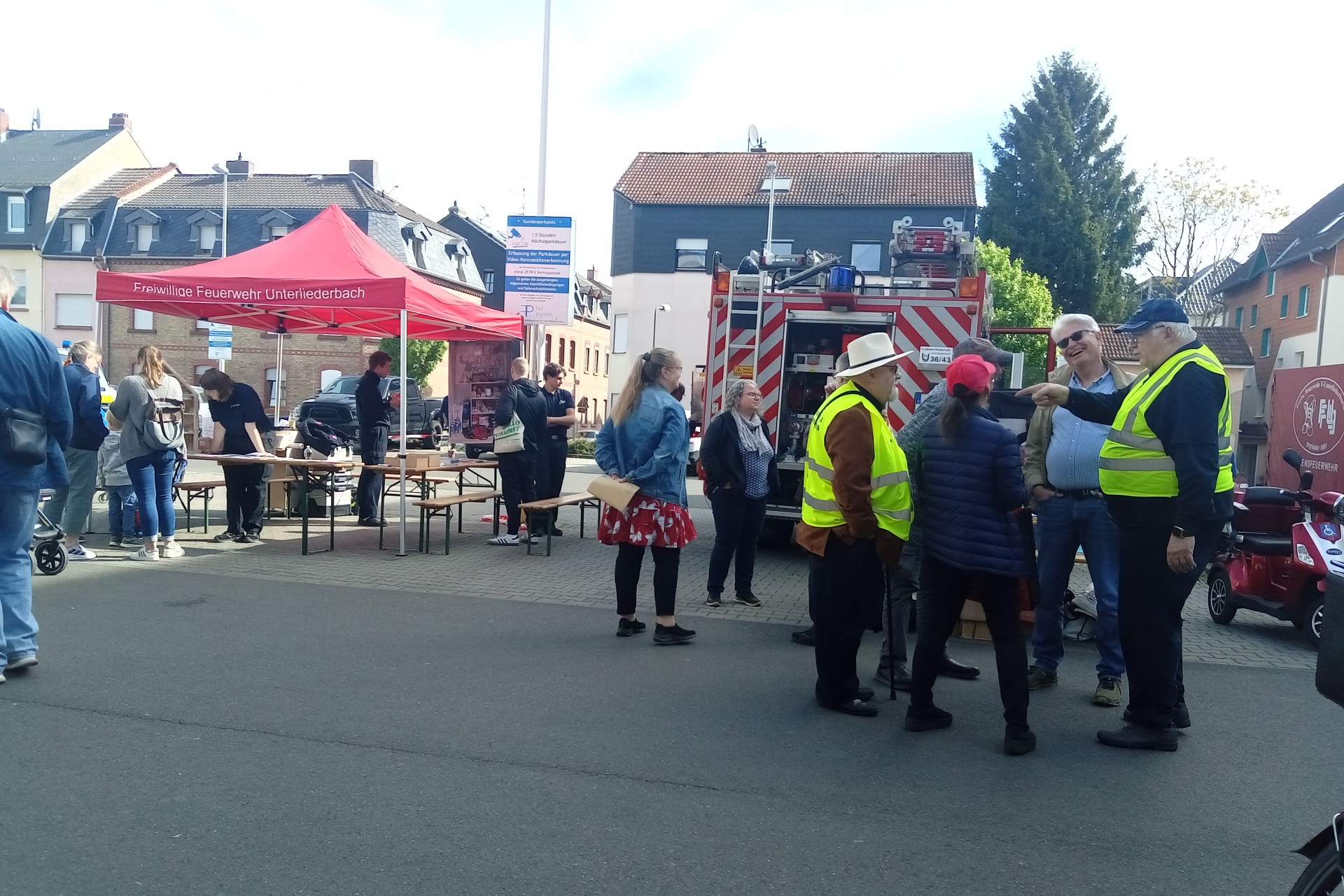 Frankfurt am Main, Unterliederbach, Edeka-Parkplatz, Soonwaldstraße