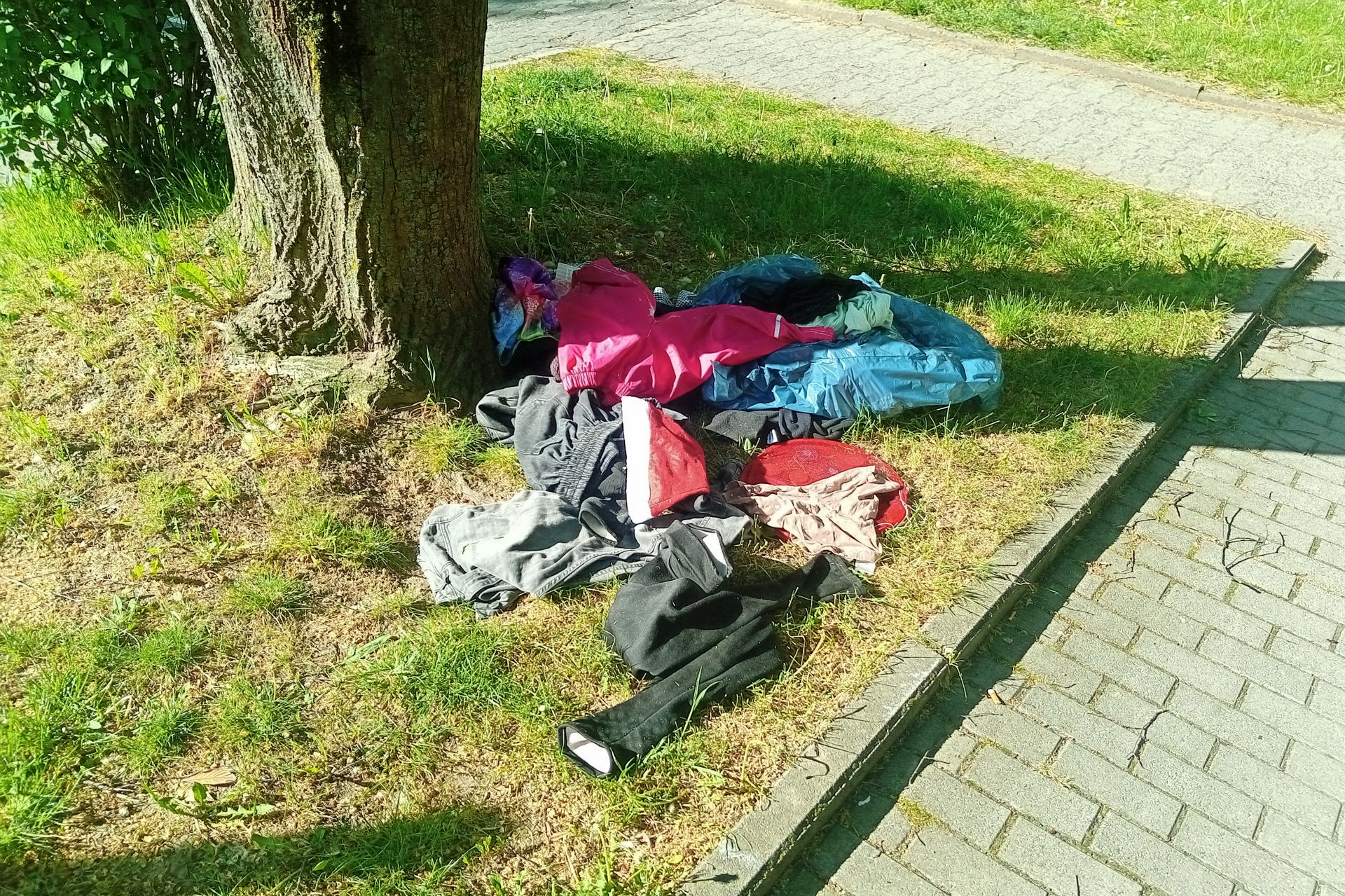 Frankfurt am Main, Unterliederbach, Sieringstraße, Müll