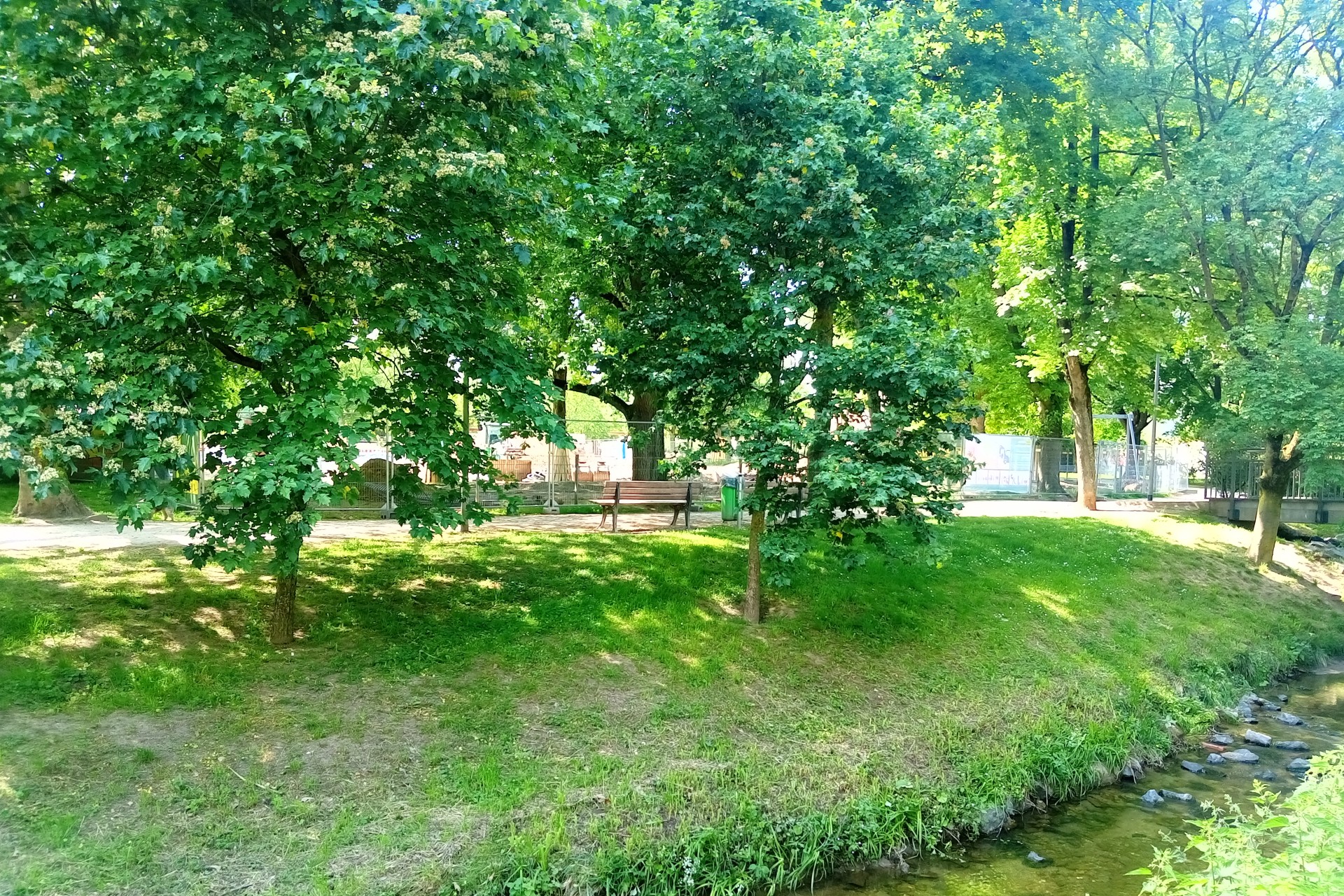 Frankfurt am Main, Unterliederbach, Spielplatz, Baustelle