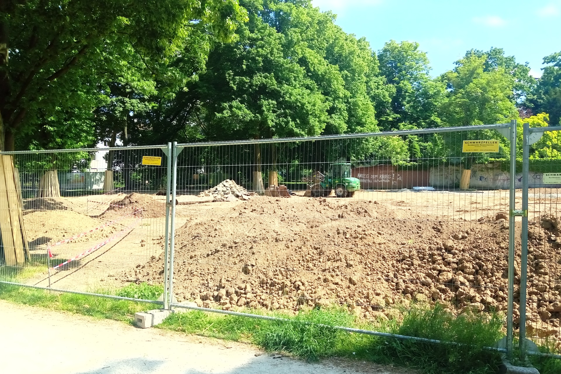 Frankfurt am Main, Unterliederbach, Spielplatz, Baustelle