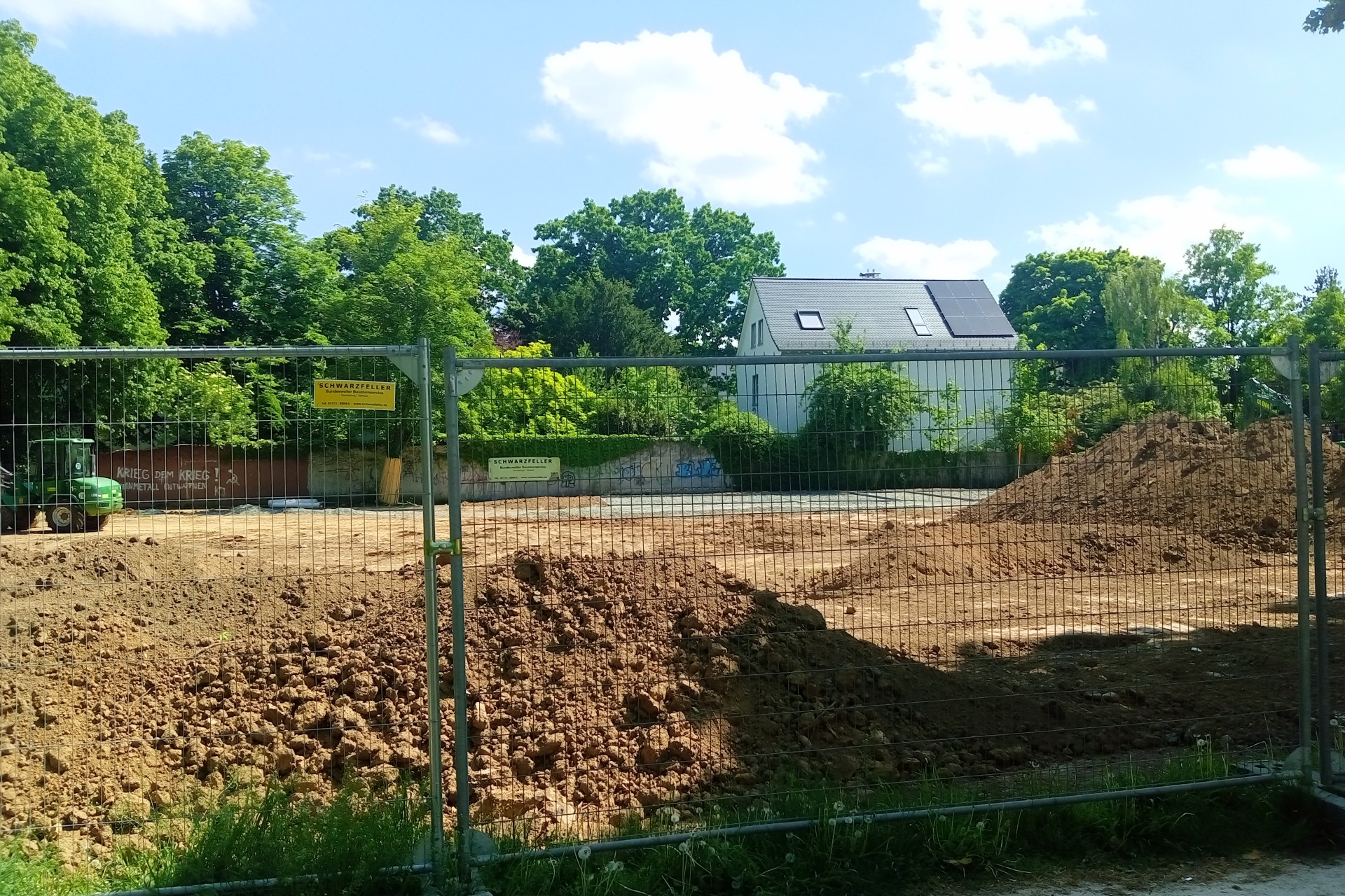 Frankfurt am Main, Unterliederbach, Spielplatz, Baustelle