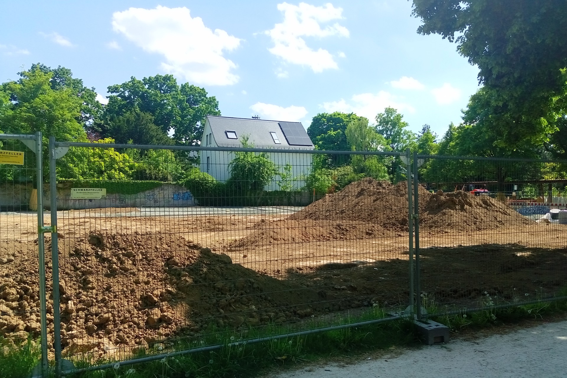 Frankfurt am Main, Unterliederbach, Spielplatz, Baustelle