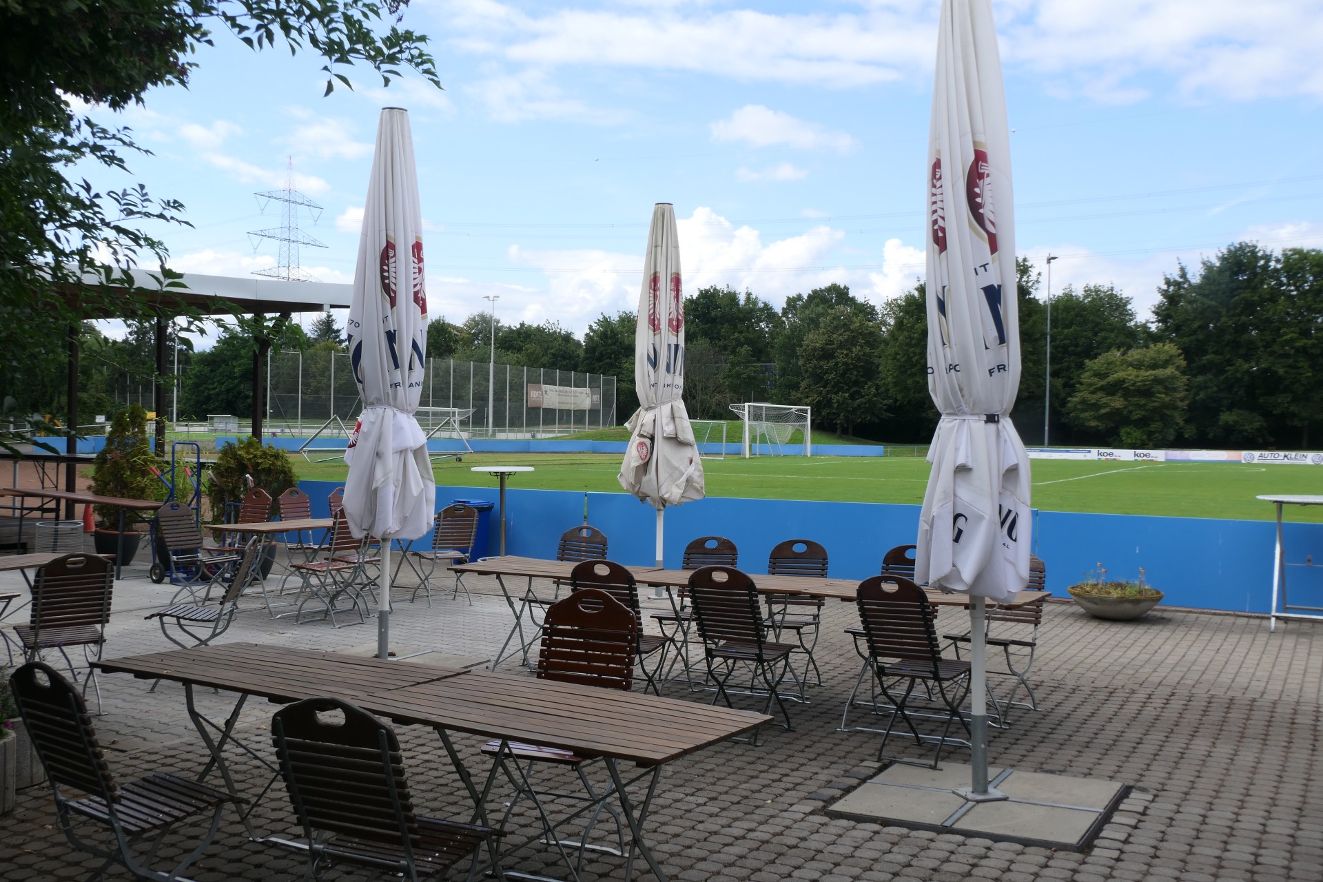 Frankfurt am Main, Unterliederbach, Sportplatz H-B-S