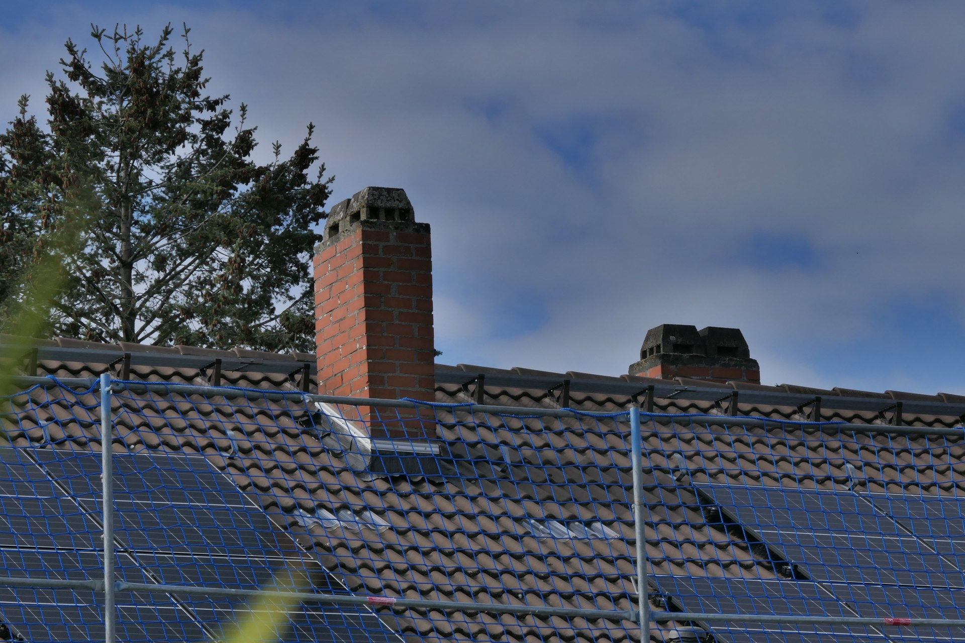 Frankfurt am Main, Unterliederbach, PV-Anlage, Gerüst